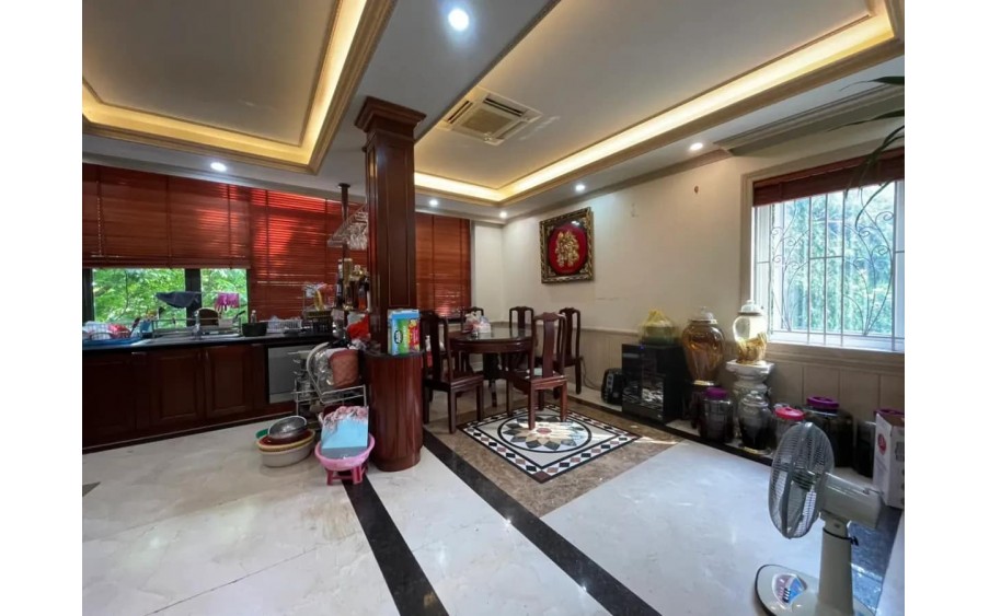 Liền Kề Siêu Đẹp, Hàng Xóm Royal City, Phố Nguyễn Trãi 88m x 5T x Mt 6m. Giá 39 tỷ