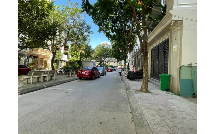 Liền Kề Siêu Đẹp, Hàng Xóm Royal City, Phố Nguyễn Trãi 88m x 5T x Mt 6m. Giá 39 tỷ