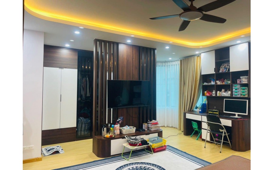 CỰC HOT, MP HOÀNG HOA THÁM, VỈA HÈ, KINH DOANH, MẶT TIỀN KHỦNG, 102M2* 5T * MT 7.6M