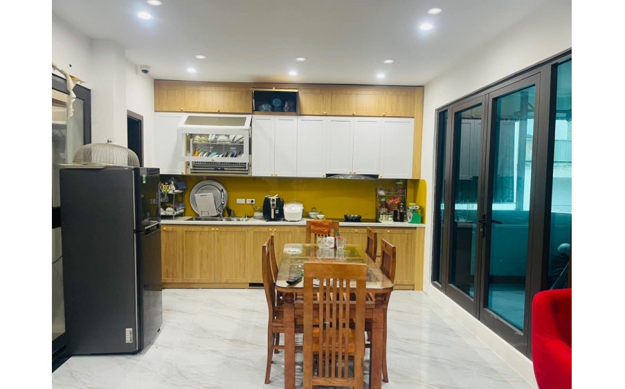 CỰC HOT, MP HOÀNG HOA THÁM, VỈA HÈ, KINH DOANH, MẶT TIỀN KHỦNG, 102M2* 5T * MT 7.6M