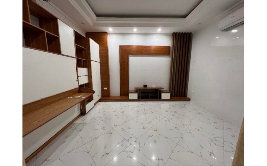 Bán nhà Tân Mai, Hoàng Mai, 44m², 6 tỷ - Tiện nghi đầy đủ.