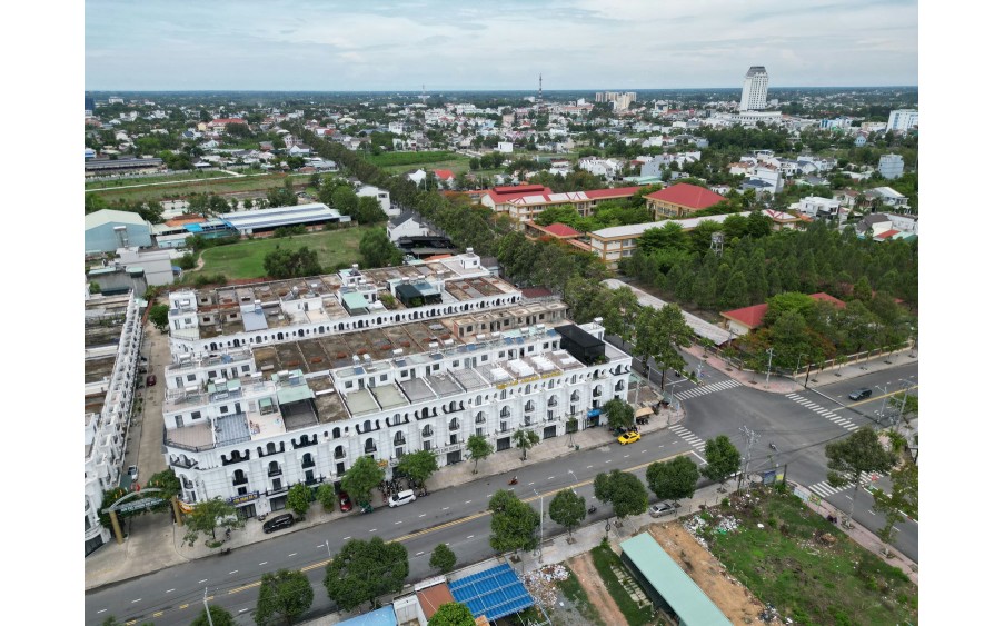 Nhà phố rộng rãi, thoáng mát, ngay tại trung tâm Tây Ninh