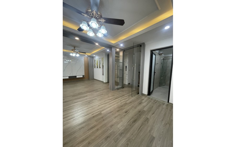 Chủ nhà cho thuê nguyên căn đẹp mới, Thang Máy,  Linh Đàm; Kinh doanh, VP, 122m2* 4T- 33 Tr