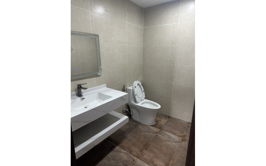 Tôi chủ nhà cho thuê nhà đẹp mới, Lê Duẩn; Kinh doanh, VP, 134m2* 4T- 35 Tr