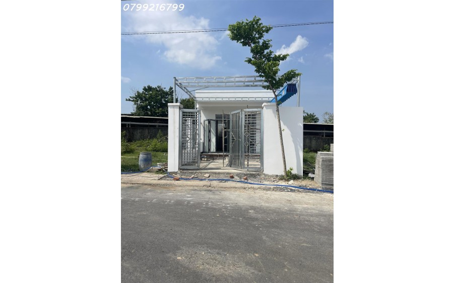Nhà đẹp Bình Minh cần bán gấp 1 tỷ 6 trọn sổ 1 sẹc QL1A. Hỗ trợ vay 3 bên , Lh 0799 216 799 em Trinh.