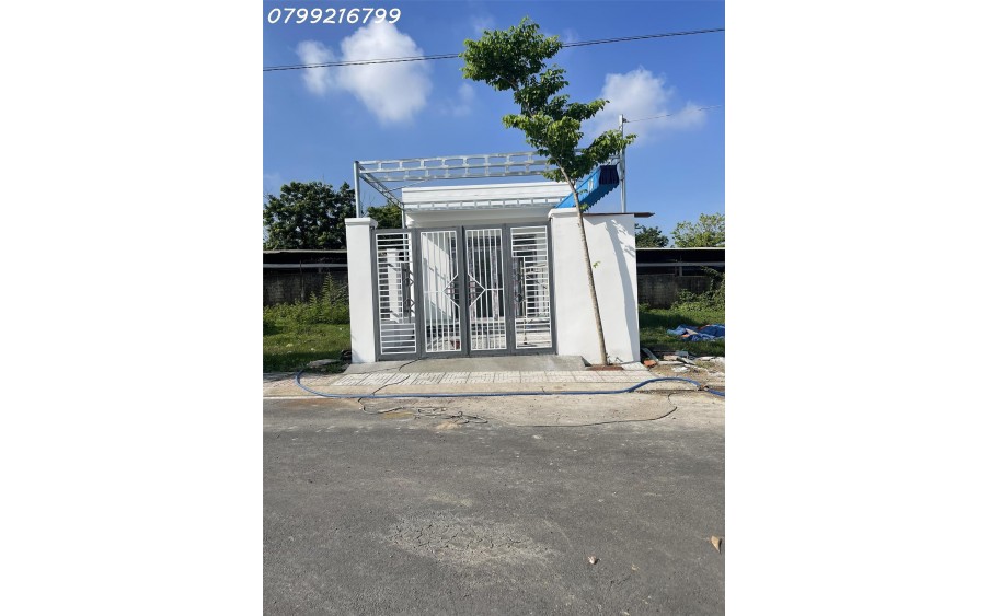 Bán gấp nhà đẹp Bình Minh Trảng Bom Đồng Nai 1 tỷ 6 trọn sổ 1 sẹc QL1A. Hỗ trợ vay 3 bên. Lh 0799 216 799 em Trinh.