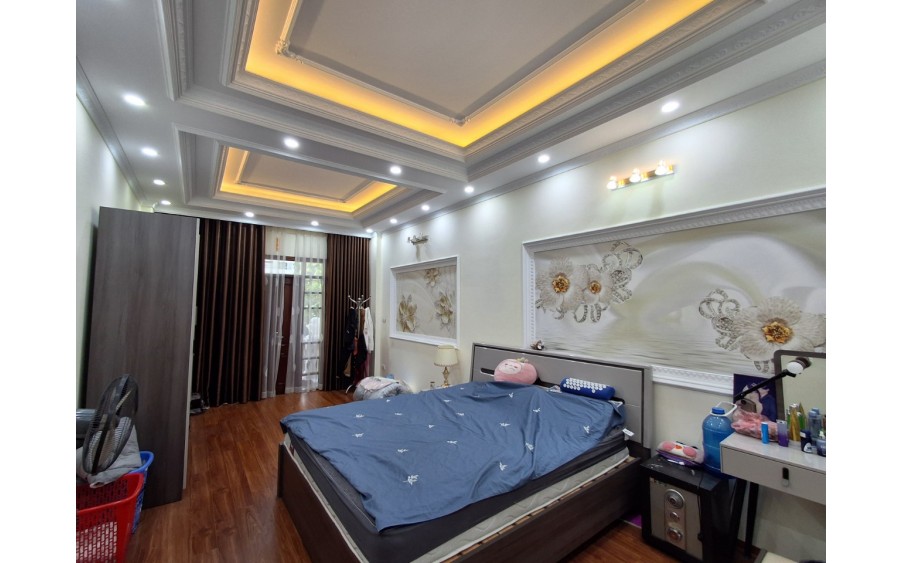 Bán nhà mặt ngõ Vĩnh Tuy Hai Bà Trưng 28m nhà 4 ngõ thông kinh doanh ở ngay nhỉnh 4 tỷ lh 0817606560