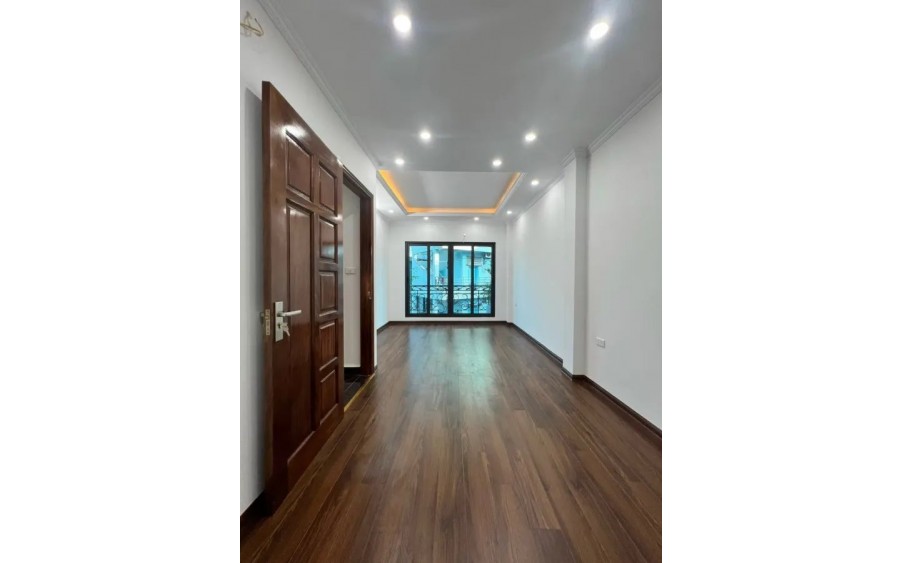 Bán nhà Phố Đông Tác, Mới- Đẹp42m2, 6 tầng,mặt tiền 5 m,8.8 tỷ.Phố Vip,Gần ô tô.