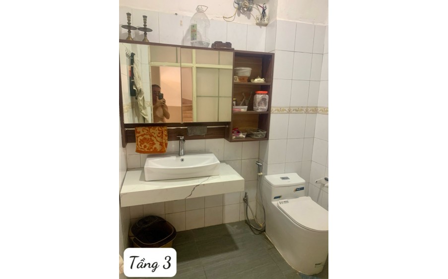 cho thuê 3 phòng đầy đủ tiện nghi gồm: máy lạnh, bếp, giường ngủ, tủ áo khu vệ sinh