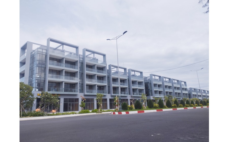 ##SHOPHOUSE PHỐ-3 TẦNG-DT108-CÓ SỔ-NHHT 70%-GIÁ 2,6TỶ.