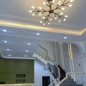 BÁN NHÀ 1 TRỆT 1 LẦU 1 TUM MỚI ĐẸP HẺM Ô TÔ TRÁNH NHAU LÊ HỒNG PHONG