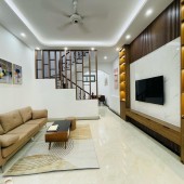 NHÀ SỔ ĐỎ CHÍNH CHỦ PHỐ HỒ TÙNG MẬU CẦU GIẤY DT 50M2 X 5 TẦNG GIÁ CHỈ NHỈNH 7 TỶ,NHÀ MỚI ĐẸP Ở LUÔN.