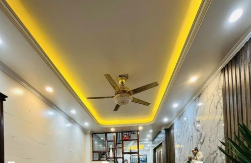 PHỐ TRUNG KÍNH, CẦU GIẤY. LÔ GÓC 3 THOÁNG, Ô TÔ ĐỖ CỬA, 45M2, 5 TẦNG, 6 NGỦ, 1 NHÀ RA PHỐ.