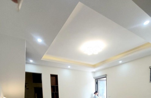 HOÀNG CẦU - ĐỐNG ĐA - 42m2 x 4Tầng - MT 5m- KINH DOANH- Ô TÔ TRÁNH- NGÕ THÔNG - Nhỉnh 15 TỶ