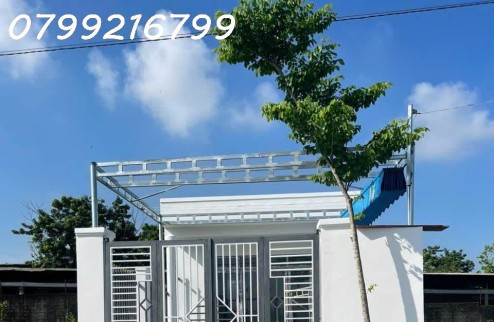 Bán gấp nhà đẹp Bình Minh Trảng Bom Đồng Nai 1 sẹc QL1A . Hỗ trợ vay 3 bên trọn sổ 1 tỷ 6 . LH 0799 216 799 em Trinh.