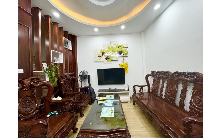 Linh Đường, 40m2, 5 Tầng, Lô Góc, ô tô, Hồ Linh Đàm sát nhà.Chỉ Nhỉnh 5 tỉ. LH 0904690958