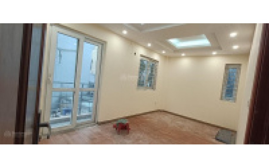 Bán nhà 5 tầng ở Lạc Long Quân Tây Hồ chỉ nhỉnh 8 tỷ, diện tích 46m2