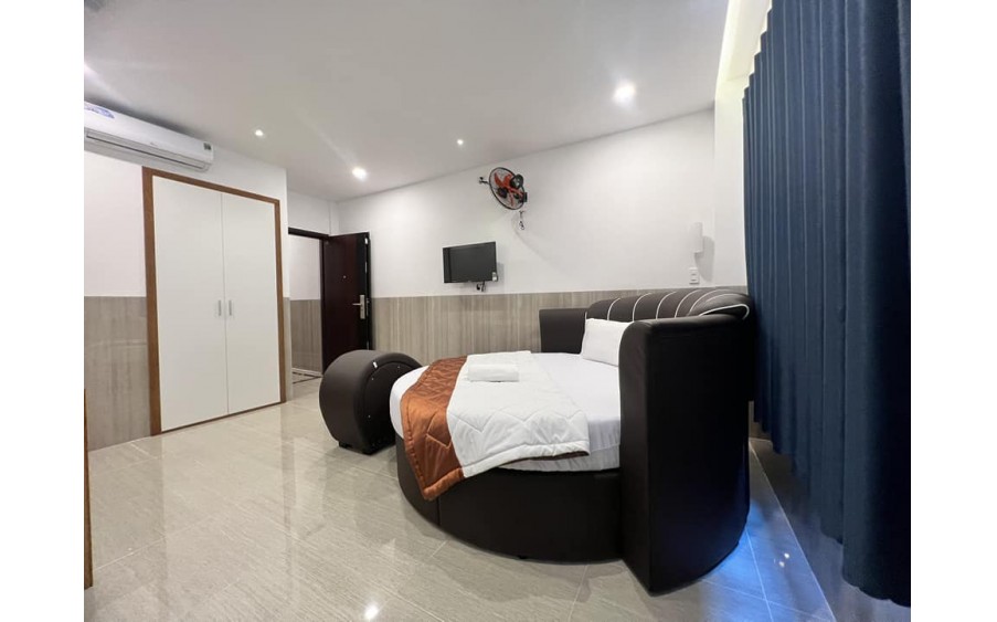Bán hotel diện tích 928 m2 28 x 35 thiết kế 8 tầng 112 phòng chất lượng cao Nguyễn Văn Quá