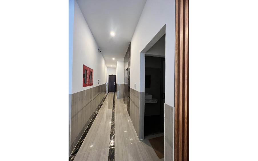 Bán hotel diện tích 928 m2 28 x 35 thiết kế 8 tầng 112 phòng chất lượng cao Nguyễn Văn Quá
