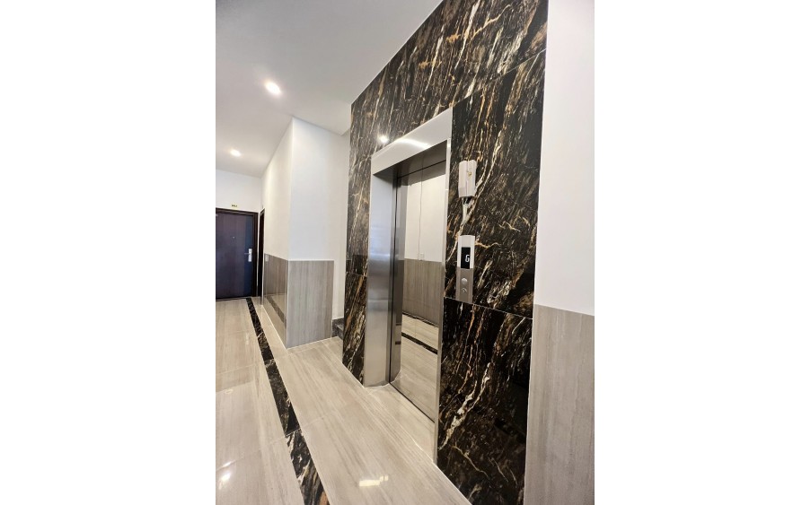 Bán hotel diện tích 928 m2 28 x 35 thiết kế 8 tầng 112 phòng chất lượng cao Nguyễn Văn Quá