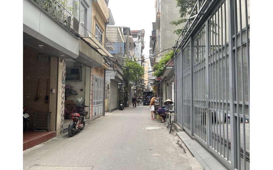 Bán đất tặng nhà C4 diện tích 54m2 tại ngõ 197 đường Hoàng Mai giá 6.6 tỷ