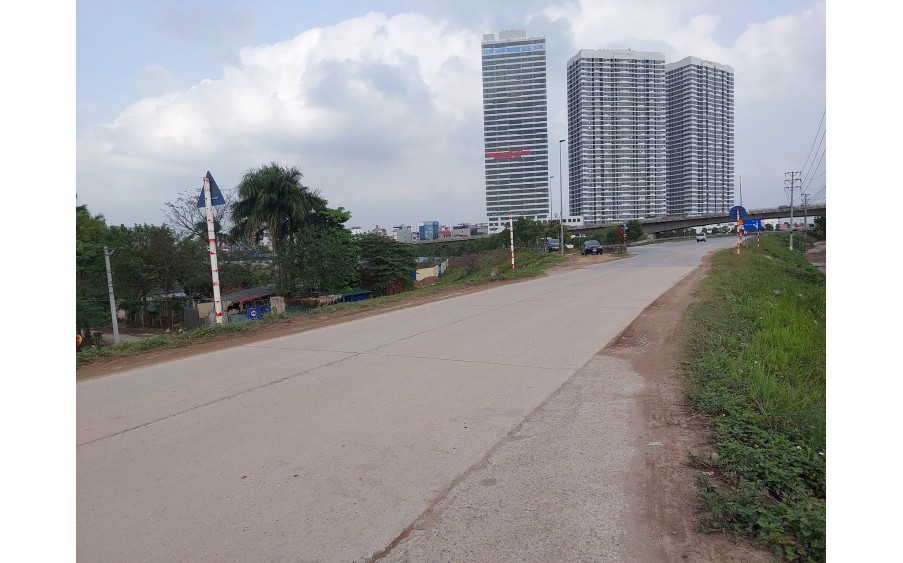 SIÊU PHẨM CẦN BÁN  132m2 ở Vĩnh Ngọc - Đường thông ô tô 7 chỗ chạy thoải mái - vài bước ra Smart City