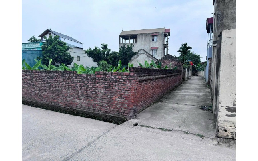 Chỉ hơn 800 triệu!- Chính chủ gửi em bán độc quyền lô đất 42m2 thôn Yên Kiện, xã Đông Sơn, Chương Mỹ, HN- Đường thông ô tô vào tận đất - Full