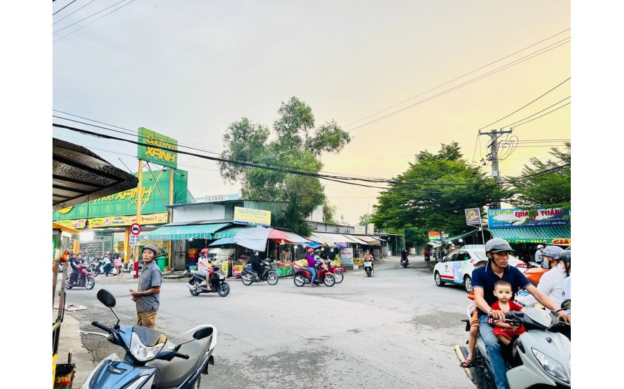 Sổ riêng 1 trệt 1 lầu nhà như hình đã lên thổ cư bán gấp trả nợ