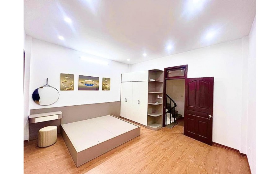 Nhà Hiếm, Trung Tâm Hoàng Mai, Vài Bước Ra Ô Tô,5 Tầng Mới Tinh, Full Nội Thất, Nhỉnh 5 Tỷ.