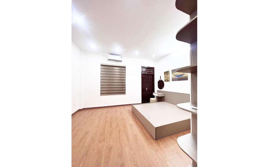 Nhà Hiếm, Trung Tâm Hoàng Mai, Vài Bước Ra Ô Tô,5 Tầng Mới Tinh, Full Nội Thất, Nhỉnh 5 Tỷ.