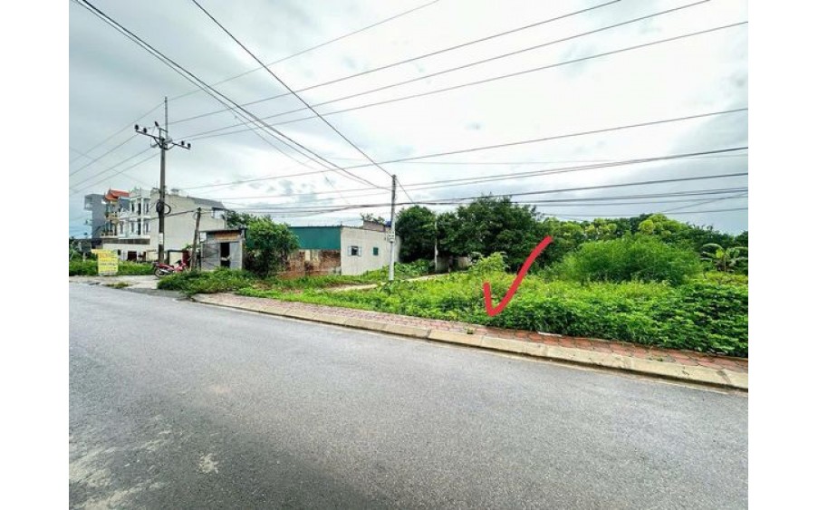 em bán lô đất đẹp diện tích  59 m full thổ cư. Mặt tiền (5,9 hậu 6,16 nở  x 9,7 m )Tại xóm làng - xã đại yên - chương Mỹ - Hà nội 
 Ô tô đỗ cửa ,