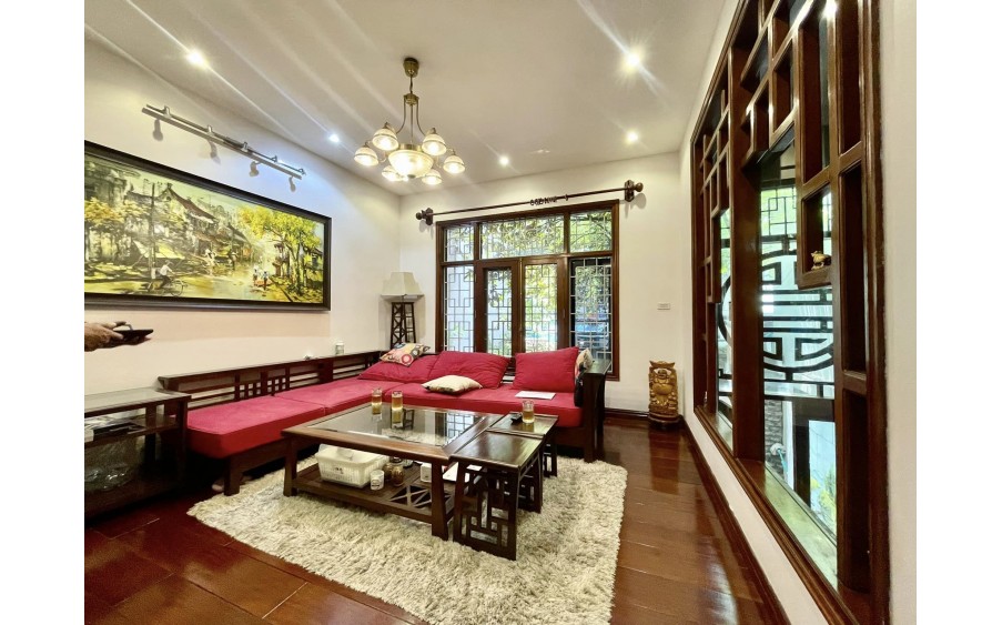 Nguyễn Khánh Toàn 109M 5T 6MT 
GIÁ 22.8 tỷ Cầu Giấy 

GẦN PHỐ, 2 THOÁNG TRƯỚC SAU, CÓ CHỖ LẮP THANG MÁY, MẶT NGÕ KINH DOANH, ĐỒ GỖ TIỀN TỶ