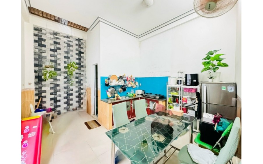 BÁN NHÀ LÔ GÓC 2 TẦNG ĐƯỜNG Ô TÔ GẦN TRƯỜNG HARMANN VĨNH HẢI GIÁ : 3ty250