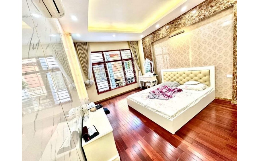 Bán nhà ngõ 100 Tây Sơn, 40m2 4T 8,2 TỶ, Nội thất xịn sò, ngõ thông KD, gần oto tránh