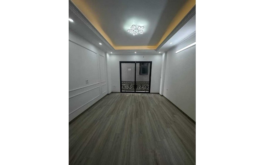 Bán nhà Hồng Tiến - 68m2 - 5T - 10,3 tỷ - nhà đẹp ,thang máy, ngõ ô tô thông