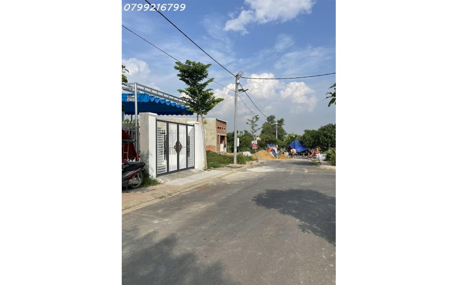 Bán gấp nhà đẹp Bình Minh Trảng Bom Đồng Nai 1 sẹc QL1A , hỗ trợ vay 3 bên. Trọn sổ 1 tỷ 6 , lh 0799 216 799 em Trinh.