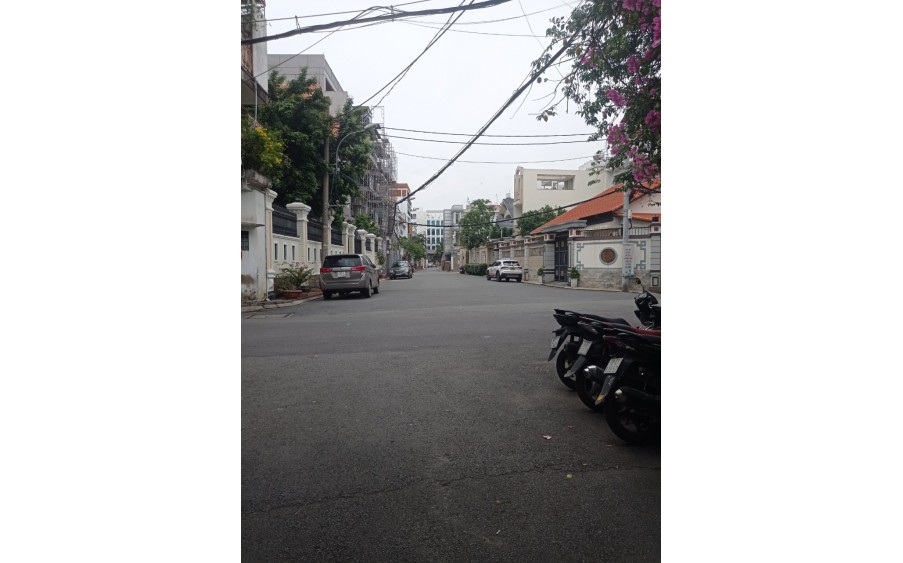 Chính chủ cho thuê Nhà Mặt Tiền 28 Nguyễn Hiền, Q3 - Cư Xá Đô Thành.18 Triệu. LH 0905809747