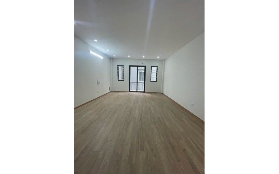 Siêu phẩm nhà mới  Phố  Lệ Mật 40m2,5 tầng,mặt tiền 4.5m,nhỉnh 5  tỷ Long Biên.Lô góc 2 thoáng.