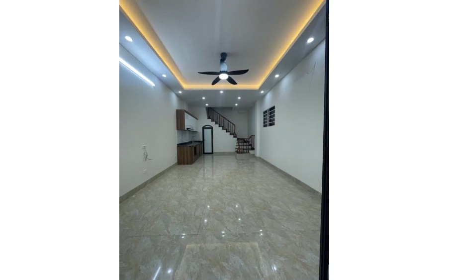 Nhà mới Lệ Mật,40m2,5 tầng, 5.8 tỷ,Lô góc 2 thoáng,nôi thất cơ bản.truok nhà rộng.