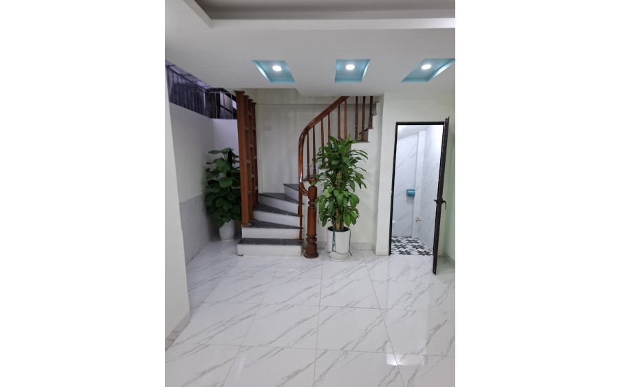 Đầu Lĩnh Nam, 48m2, 5 tầng, 20m ra Ôtô Tránh, Chỉ Nhỉnh 5 tỉ. LH 0904690958