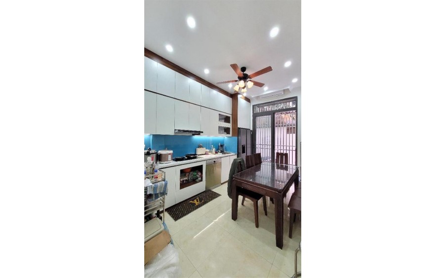 Bán nhà 7 tầng, Thanh Xuân, Hà Nội. DT 50m2, có thang máy. Giá chào nhỉnh 12 tỷ có thương lượng
