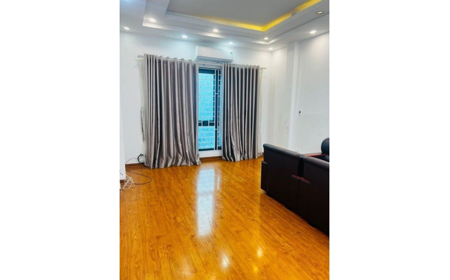 Bán nhà cạnh UBND phường Biên Giang, Hà Đông, 40m2, xây 5 tầng, giá 2X tỷ có thương lượng