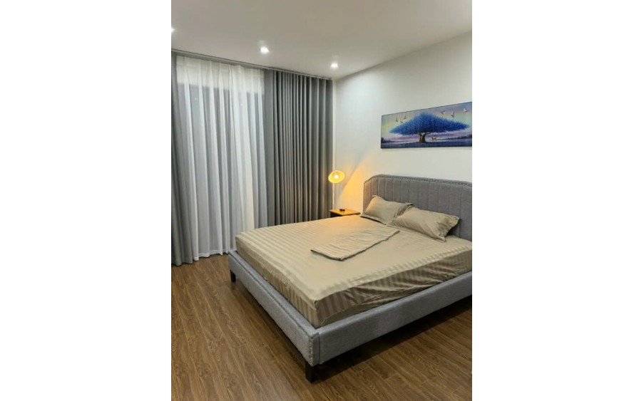 Nhà đẹp Phố Nguyễn Văn Linh 36.8m2, 6 tầng,mặt tiền 5.5m, 6.45 tỷ Long Biên.Lô góc,ngõ thông kinh doanh được, ô tô vào nhà.