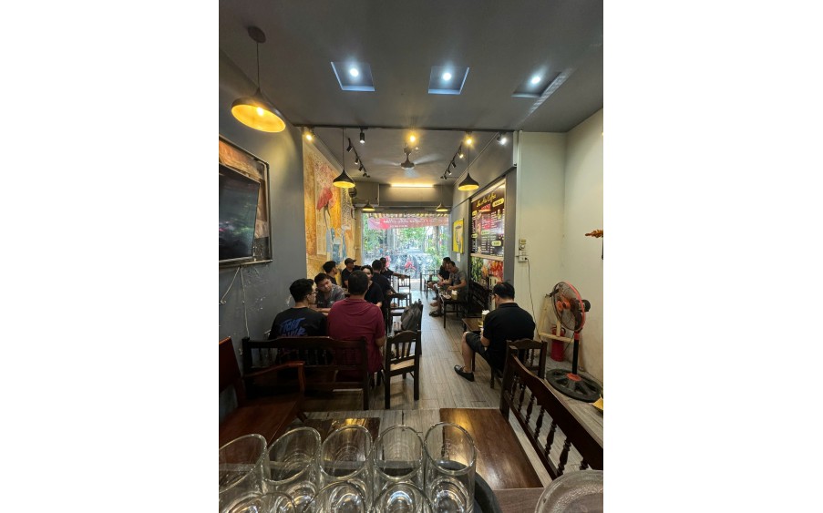 Sang nhượng quán cafe ở Nguyễn Ngọc Nại, Khương Mai, Thanh Xuân, Hà Nội.