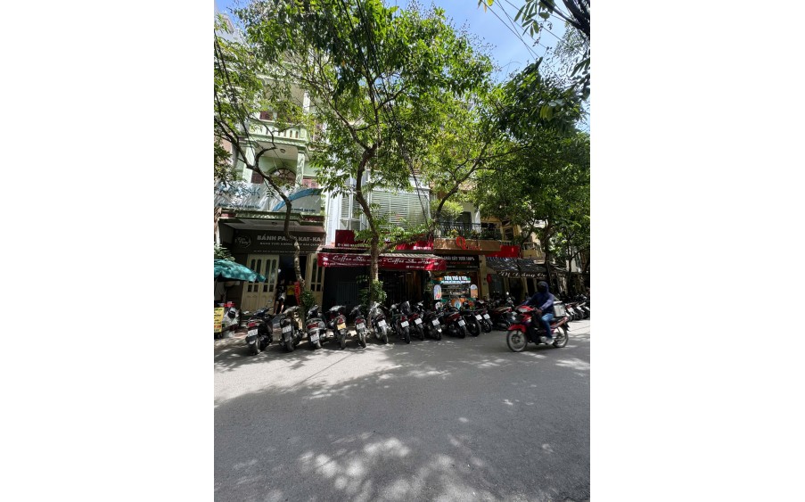 Sang nhượng quán cafe ở Nguyễn Ngọc Nại, Khương Mai, Thanh Xuân, Hà Nội.