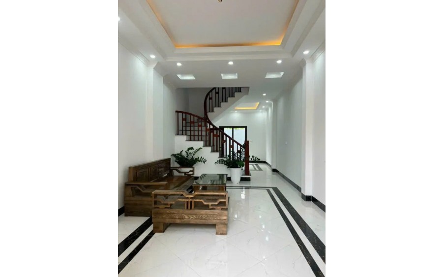 Bán nhà Phố Nguyễn Văn Linh, nhà mới đẹp ở luôn 60/90m2, 4 tầng, mặt tiền 3.8m, 6.1 tỷ Long Biên.