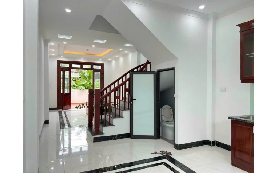 Bán nhà Phố Nguyễn Văn Linh, nhà mới đẹp ở luôn 60/90m2, 4 tầng, mặt tiền 3.8m, 6.1 tỷ Long Biên.