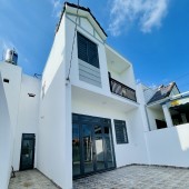 nhà lầu 6.5m x 15m sổ riêng thổ cư đường ô tô vào tận nhà