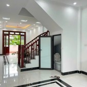 Bán nhà phố Nguyễn Văn Linh 34m2, 5 tầng, mặt tiền 3.4m, 6 tỷ Long Biên.