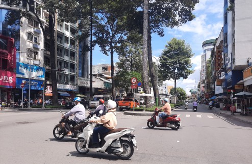 Hiếm 3 tầng  Châu Văn Liêm, Sát MT 20m, DT 3.6x13.5m. chỉ 8,x tỷ hơn